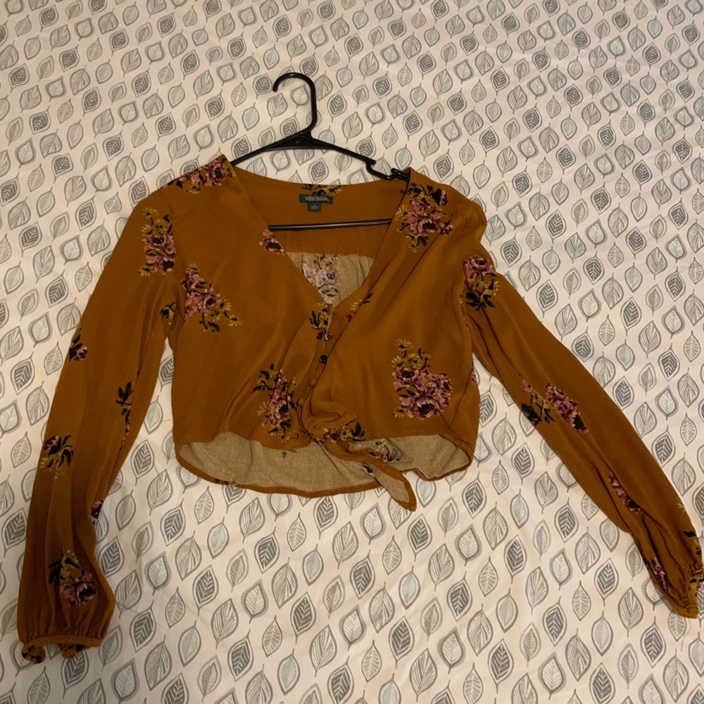 Flower designed tops - Picture 2 of 3